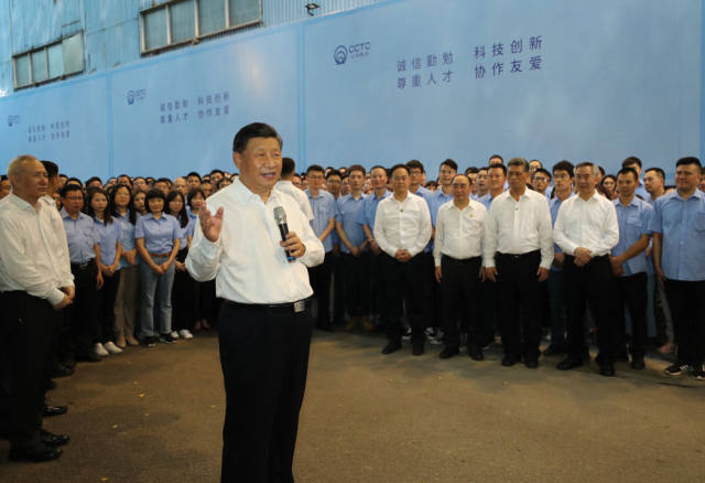 10月12日下午,习近平在潮州市潮州三环(集团)股份有限公司,同企业员工亲切交流。新华社记者 鞠鹏 摄 10月12日下午,习近平在潮州市潮州三环(集团)股份有限公司,同企业员工亲切交流。新华社记者 鞠鹏 摄